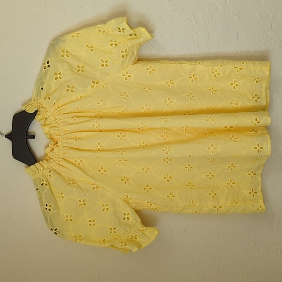 Petite Croft & Barrow Eyelet Short Sleeve Cotton Top with Ruffled Collar SP - Picture 2 of 9